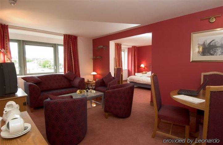 Holiday Inn Express Aberdeen - Bridge Of Don Экстерьер фото